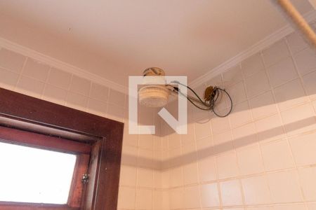 Casa de condomínio à venda com 420m², 4 quartos e 3 vagasBanheiro de Serviço