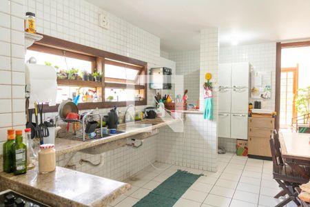 Casa de condomínio à venda com 420m², 4 quartos e 3 vagasCozinha 