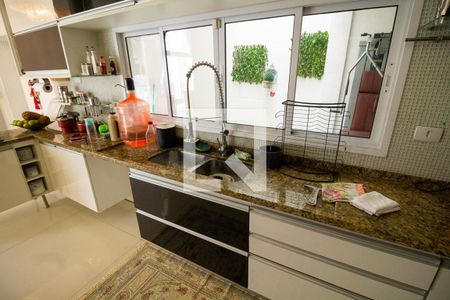 Casa à venda com 402m², 5 quartos e 3 vagasCozinha 