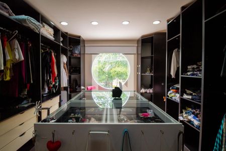 Casa à venda com 402m², 5 quartos e 3 vagasCloset