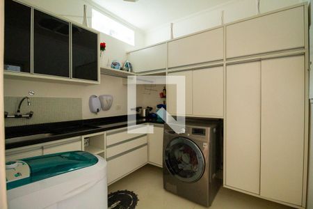 Casa à venda com 402m², 5 quartos e 3 vagasLavanderia 