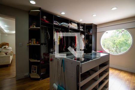 Casa à venda com 402m², 5 quartos e 3 vagasCloset