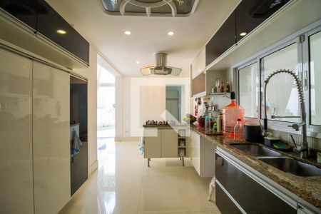 Casa à venda com 402m², 5 quartos e 3 vagasCozinha 