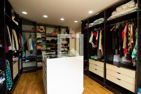 Casa à venda com 402m², 5 quartos e 3 vagasCloset