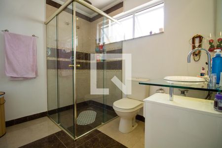 Casa à venda com 402m², 5 quartos e 3 vagasBanheiro da Suíte 2