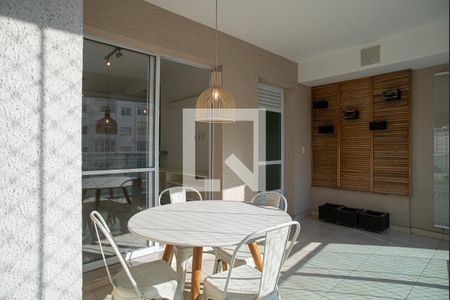 Apartamento à venda com 76m², 2 quartos e 1 vaga Apartamento à venda com 76m², 2 quartos e 1 vagaVaranda da Sala e da Suíte