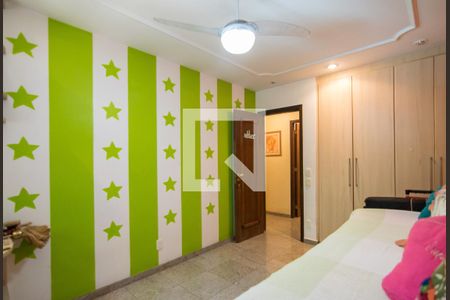 Casa de condomínio à venda com 320m², 5 quartos e 4 vagas Casa de condomínio à venda com 320m², 5 quartos e 4 vagasQuarto 1