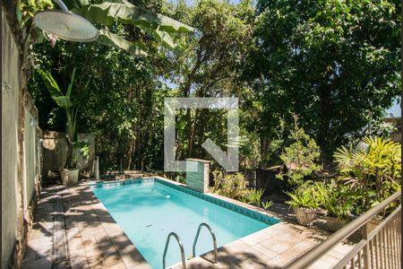 Casa de condomínio à venda com 320m², 5 quartos e 4 vagas Casa de condomínio à venda com 320m², 5 quartos e 4 vagasPiscina