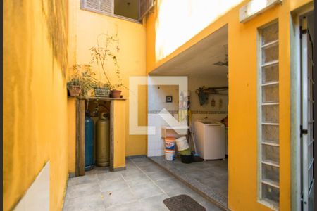 Casa de condomínio à venda com 320m², 5 quartos e 4 vagas Casa de condomínio à venda com 320m², 5 quartos e 4 vagasÁrea Externa