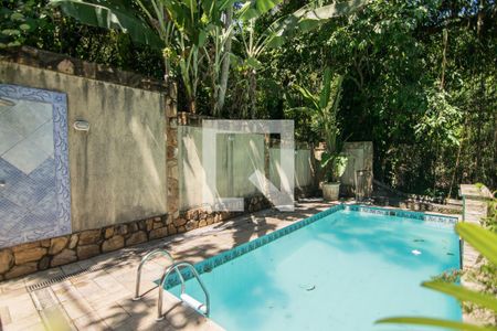 Casa de condomínio à venda com 320m², 5 quartos e 4 vagas Casa de condomínio à venda com 320m², 5 quartos e 4 vagasPiscina