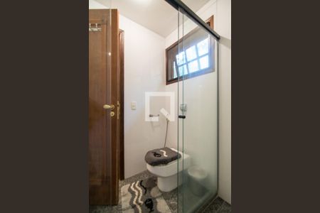 Casa de condomínio à venda com 320m², 5 quartos e 4 vagas Casa de condomínio à venda com 320m², 5 quartos e 4 vagasBanheiro