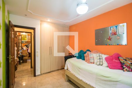 Casa de condomínio à venda com 320m², 5 quartos e 4 vagas Casa de condomínio à venda com 320m², 5 quartos e 4 vagasQuarto 1