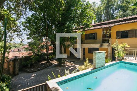 Casa de condomínio à venda com 320m², 5 quartos e 4 vagas Casa de condomínio à venda com 320m², 5 quartos e 4 vagasPiscina e Quintal