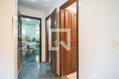 Casa de condomínio à venda com 320m², 5 quartos e 4 vagas Casa de condomínio à venda com 320m², 5 quartos e 4 vagasCozinha