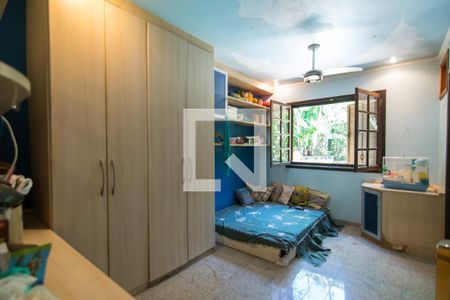 Casa de condomínio à venda com 320m², 5 quartos e 4 vagas Casa de condomínio à venda com 320m², 5 quartos e 4 vagasQuarto 2