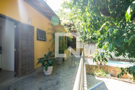 Casa de condomínio à venda com 320m², 5 quartos e 4 vagas Casa de condomínio à venda com 320m², 5 quartos e 4 vagasVaranda Suite