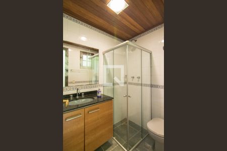 Casa de condomínio à venda com 320m², 5 quartos e 4 vagas Casa de condomínio à venda com 320m², 5 quartos e 4 vagasBanheiro Churrasqueira