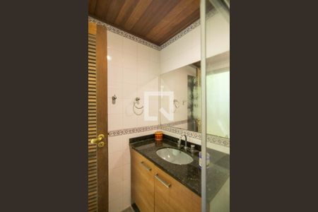 Casa de condomínio à venda com 320m², 5 quartos e 4 vagas Casa de condomínio à venda com 320m², 5 quartos e 4 vagasBanheiro Churrasqueira