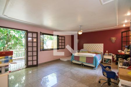 Casa de condomínio à venda com 320m², 5 quartos e 4 vagas Casa de condomínio à venda com 320m², 5 quartos e 4 vagasSuíte 1