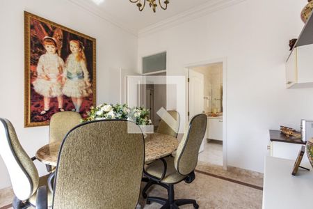 Casa à venda com 690m², 5 quartos e 9 vagas Casa à venda com 690m², 5 quartos e 9 vagasQuarto