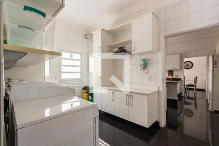 Casa à venda com 690m², 5 quartos e 9 vagas Casa à venda com 690m², 5 quartos e 9 vagasÁrea de Serviço