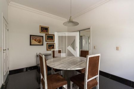 Casa à venda com 690m², 5 quartos e 9 vagas Casa à venda com 690m², 5 quartos e 9 vagasCopa