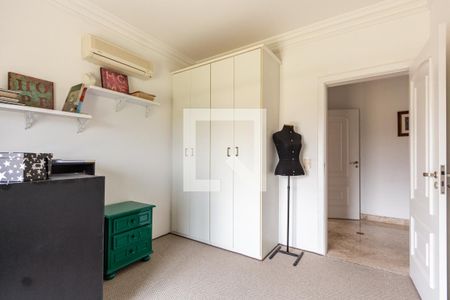 Casa à venda com 690m², 5 quartos e 9 vagas Casa à venda com 690m², 5 quartos e 9 vagasQuarto 2