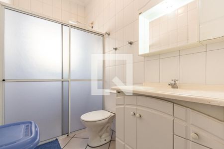 Casa à venda com 690m², 5 quartos e 9 vagas Casa à venda com 690m², 5 quartos e 9 vagasBanheiro de Serviço