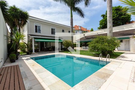 Casa à venda com 690m², 5 quartos e 9 vagas Casa à venda com 690m², 5 quartos e 9 vagasPiscina