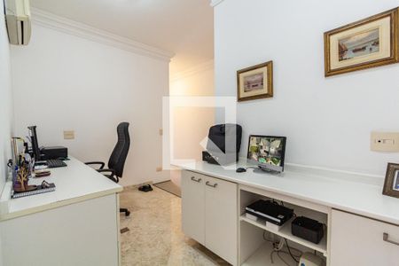 Casa à venda com 690m², 5 quartos e 9 vagas Casa à venda com 690m², 5 quartos e 9 vagasEscritório