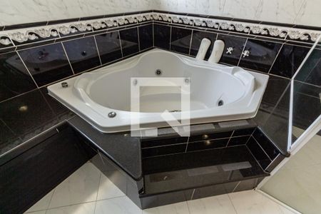 Casa à venda com 690m², 5 quartos e 9 vagas Casa à venda com 690m², 5 quartos e 9 vagasBanheiro