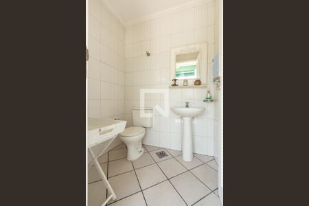 Casa à venda com 690m², 5 quartos e 9 vagas Casa à venda com 690m², 5 quartos e 9 vagasBanheiro externo