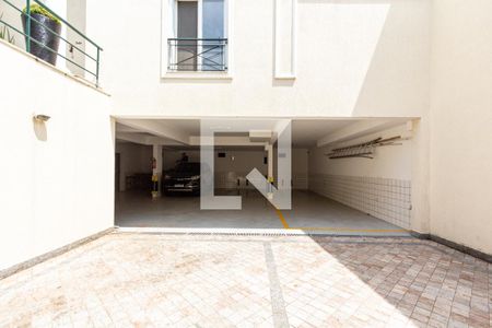Casa à venda com 690m², 5 quartos e 9 vagas Casa à venda com 690m², 5 quartos e 9 vagasGaragem