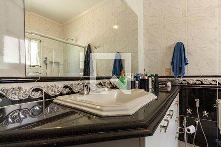 Casa à venda com 690m², 5 quartos e 9 vagas Casa à venda com 690m², 5 quartos e 9 vagasBanheiro