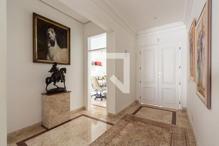 Casa à venda com 690m², 5 quartos e 9 vagas Casa à venda com 690m², 5 quartos e 9 vagasCorredor