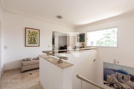 Casa à venda com 690m², 5 quartos e 9 vagas Casa à venda com 690m², 5 quartos e 9 vagasCorredor