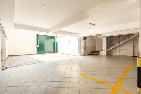 Casa à venda com 690m², 5 quartos e 9 vagas Casa à venda com 690m², 5 quartos e 9 vagasGaragem