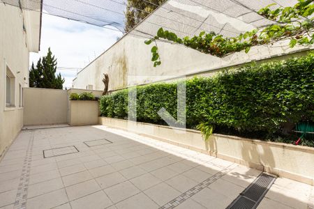 Casa à venda com 690m², 5 quartos e 9 vagas Casa à venda com 690m², 5 quartos e 9 vagasQuintal