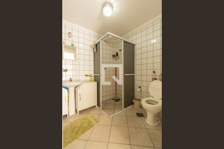 Casa à venda com 690m², 5 quartos e 9 vagas Casa à venda com 690m², 5 quartos e 9 vagasBanheiro externo