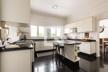 Casa à venda com 690m², 5 quartos e 9 vagas Casa à venda com 690m², 5 quartos e 9 vagasCozinha