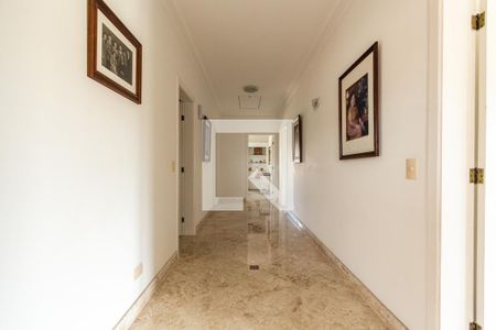 Casa à venda com 690m², 5 quartos e 9 vagas Casa à venda com 690m², 5 quartos e 9 vagasCorredor