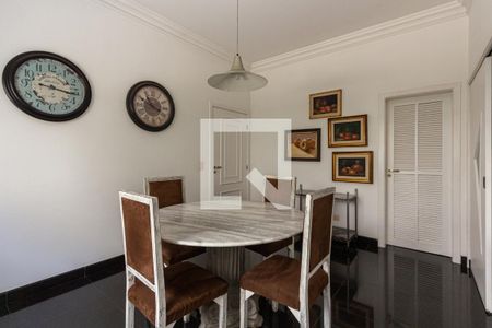 Casa à venda com 690m², 5 quartos e 9 vagas Casa à venda com 690m², 5 quartos e 9 vagasCopa