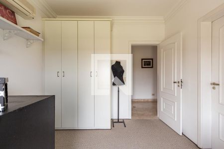 Casa à venda com 690m², 5 quartos e 9 vagas Casa à venda com 690m², 5 quartos e 9 vagasQuarto 2