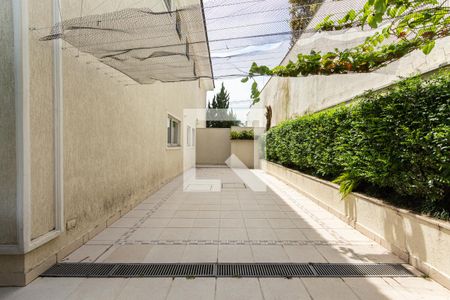 Casa à venda com 690m², 5 quartos e 9 vagas Casa à venda com 690m², 5 quartos e 9 vagasQuintal