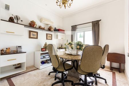 Casa à venda com 690m², 5 quartos e 9 vagas Casa à venda com 690m², 5 quartos e 9 vagasQuarto