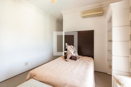 Casa à venda com 690m², 5 quartos e 9 vagas Casa à venda com 690m², 5 quartos e 9 vagasQuarto 4