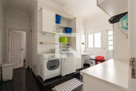 Casa à venda com 690m², 5 quartos e 9 vagas Casa à venda com 690m², 5 quartos e 9 vagasÁrea de Serviço