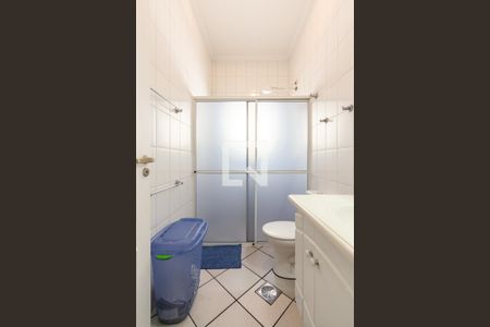 Casa à venda com 690m², 5 quartos e 9 vagas Casa à venda com 690m², 5 quartos e 9 vagasBanheiro de Serviço