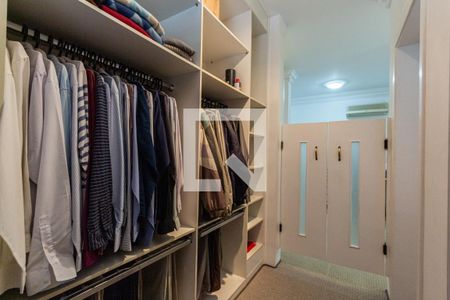 Casa à venda com 690m², 5 quartos e 9 vagas Casa à venda com 690m², 5 quartos e 9 vagasCloset