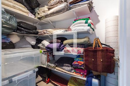 Casa à venda com 690m², 5 quartos e 9 vagas Casa à venda com 690m², 5 quartos e 9 vagasQuarto 4